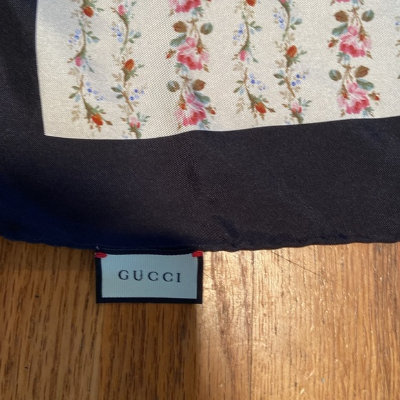 Gucci Scarf - Picture 2 of 4